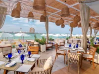 فندق ومنتجع راديسون بلو، أبوظبي الكورنيش Hotels near كاسر الأمواج في أبوظبي