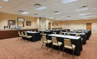 Holiday Inn Express & Suites Auburn - University Area