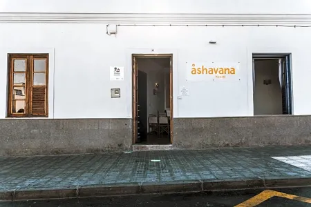 Ashavana Nest Hostel Отели рядом с достопримечательностью «Плайя де ла Техита»