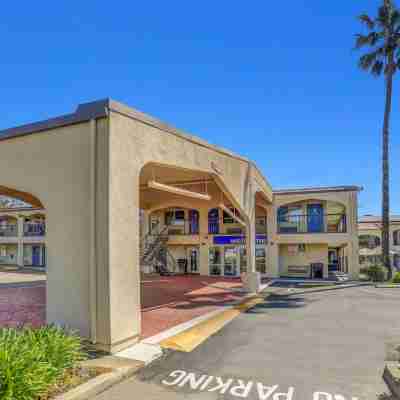 Motel 6 Lodi, CA Hotel Exterior