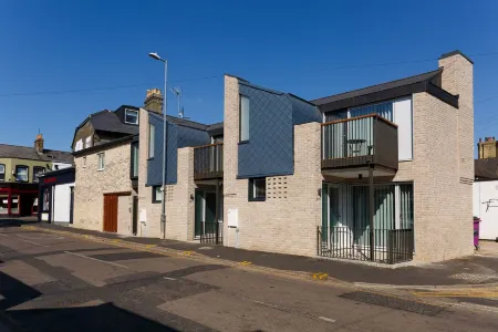 Citystay Living - Devonshire Road Отели рядом с достопримечательностью «Колледж Кембридж Маслим»