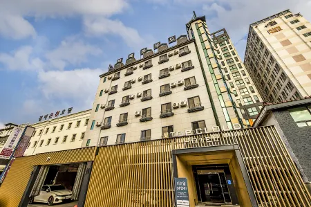 Daejeon Yuseong Top Cloud Hotel Отели в г. Тэджон