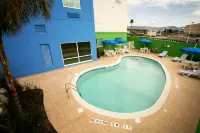 Holiday Inn Express & Suites TOLUCA ZONA AEROPUERTO by IHG - Pools