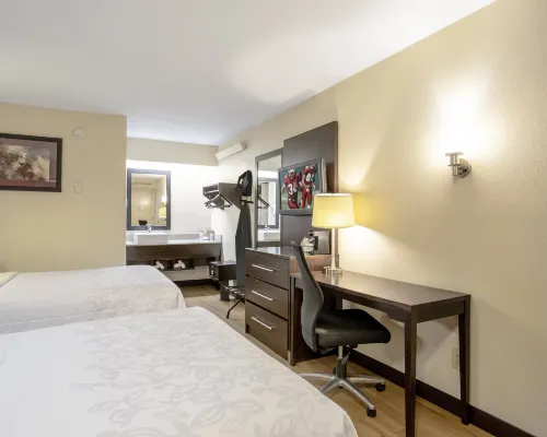 Red Roof Plus+ Chicago - Willowbrook Hotels in Willowbrook