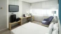 Holiday Inn Express Asuncion Aviadores Hotels near Plaza 12 De Junio