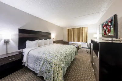HomeTown Inn East Syracuse