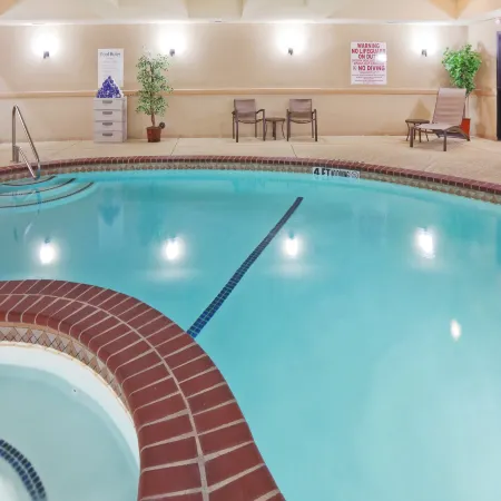 Holiday Inn Express & Suites DENTON NORTH by IHG