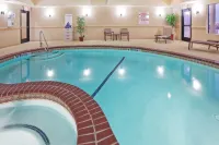 Holiday Inn Express & Suites DENTON NORTH by IHG - Pools