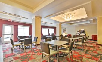 Holiday Inn Express & Suites Utica