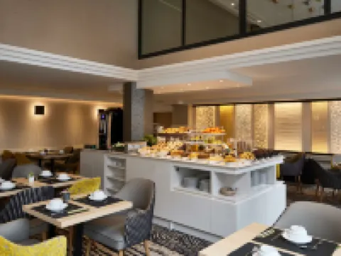 ベスト ウエスタン プラス ホテル カールトン アヌシー アヌシーのホテル