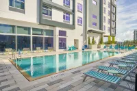 Home2 Suites by Hilton Ft. Lauderdale Downtown - Rooftop Pools