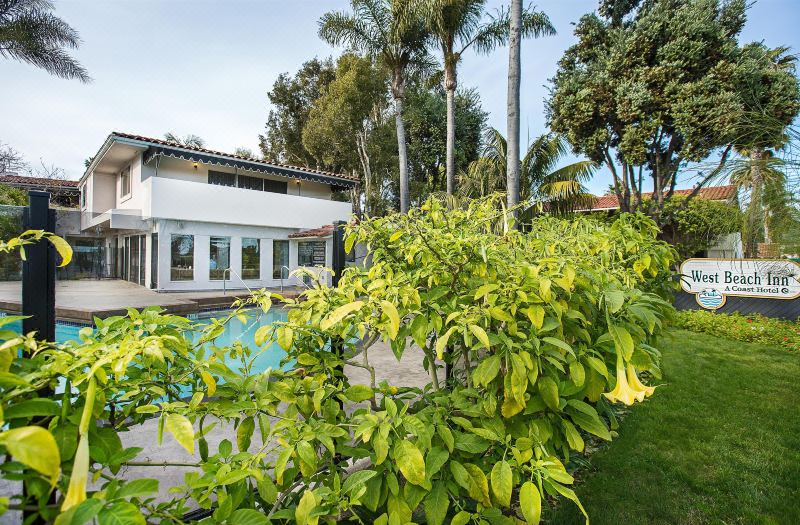 West Beach Inn, a Coast Hotel photo 3
