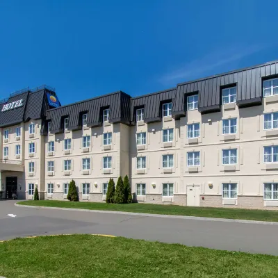 Comfort Inn & Suites Hotels near La Promenade Samuel-De Champlain