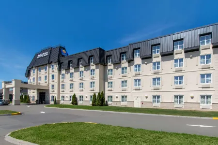 Comfort Inn & Suites Отели рядом с достопримечательностью «Парк Солей»