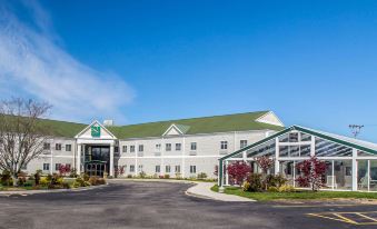 Quality Inn and Suites Newport - Middletown