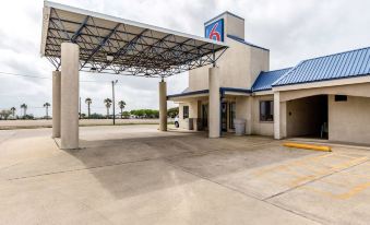 Motel 6 Port Lavaca, TX - Beach