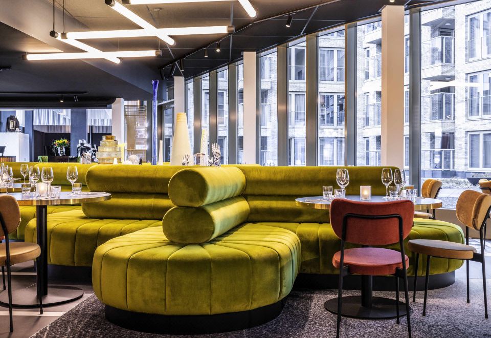 2. 머큐어 암스테르..