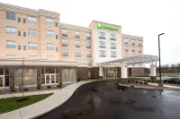 Holiday Inn & Suites Detroit - Troy