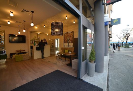 3. 가든 호텔 자그..