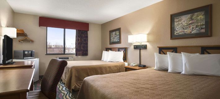 Travelodge by Wyndham Battle Creek Hotels in Calhoun County