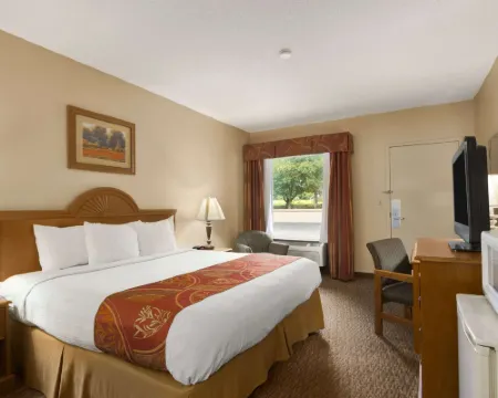 Days Inn by Wyndham Alexander City Hotels in Tallapoosa County