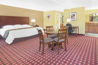 Super 8 by Wyndham Kerrville TX Hotel a Center Point