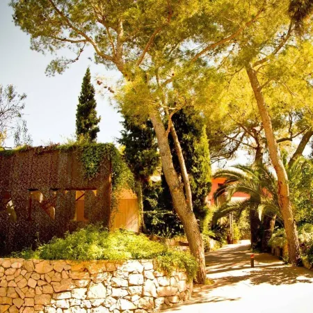 Mont-Sant Hotels in Costera