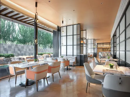 Crowne Plaza Hohhot City Center Отели рядом с достопримечательностью «Inner Mongolia University Gym Teaching Part»