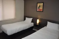 Brougham Arms Hotel Hotels near La Trobe University Visual Arts Centre