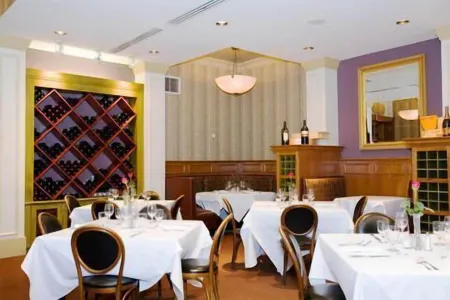 Carleton of Oak Park Отели рядом с достопримечательностью «Frank Lloyd Wright Home and Studio»