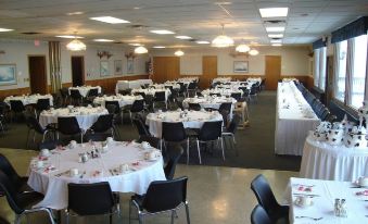 Lighthouse Inn - Two Rivers