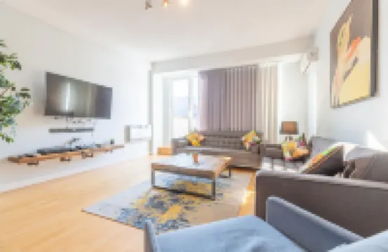 Saint laurent apartments ( Sur La Main)