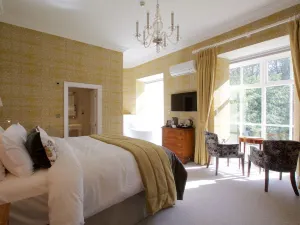 Storrs Hall Hotel