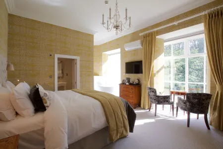 Storrs Hall Hotel