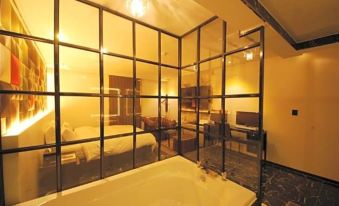 Hotel Buti &