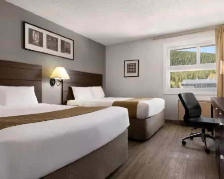 Travelodge by Wyndham Blairmore Hotels in Crowsnest Pass