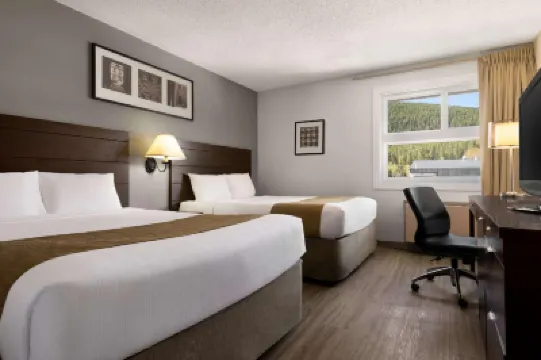 Travelodge by Wyndham Blairmore Hotels in 