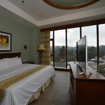 Paragon Hotel and Suites