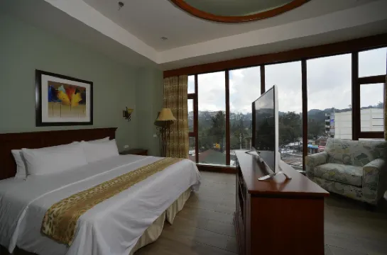 Paragon Hotel and Suites