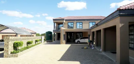 Kulani Country Lodge Отели рядом с достопримечательностью «Masingita Mall»