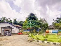Hotel O Villa Anyelir Yustik Selabintana - parking