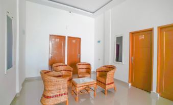 Super OYO 90457 Anara Residence & Guest House