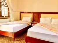 Cung Tuan Hotel Buddha statue 주변 호텔