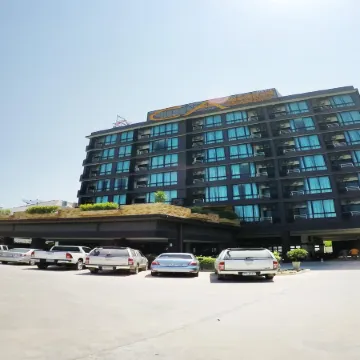 CA Hotel and Residence Phuket Отели рядом с достопримечательностью «Пирс Лаем Хин»