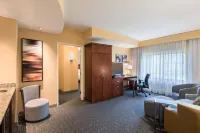 Courtyard Waldorf Hotels in Saint Charles