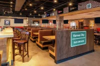 Hilton Garden Inn Kansas City Airport - breakfast