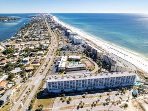 Seacrest 710 is 2 Br Top Floor Gulf Side Unit - Beautifully Decorated by RedAwning