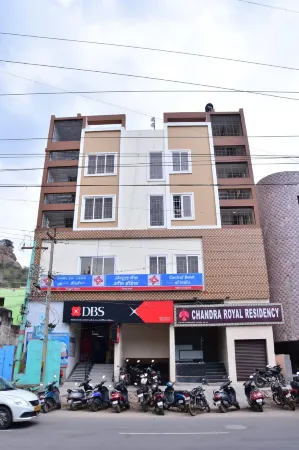Chandra Royal Residency Отели рядом с достопримечательностью «Sripuram Golden Temple»