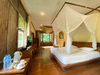 Imah Seniman Hotels in Lembang