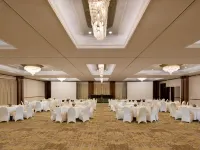 Aryaduta Lippo Village Hotels near Benton Junction